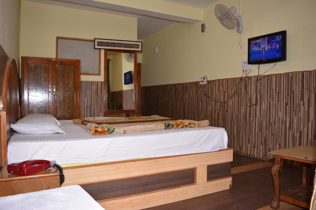 Hotel Tashila Manāli Exteriör bild