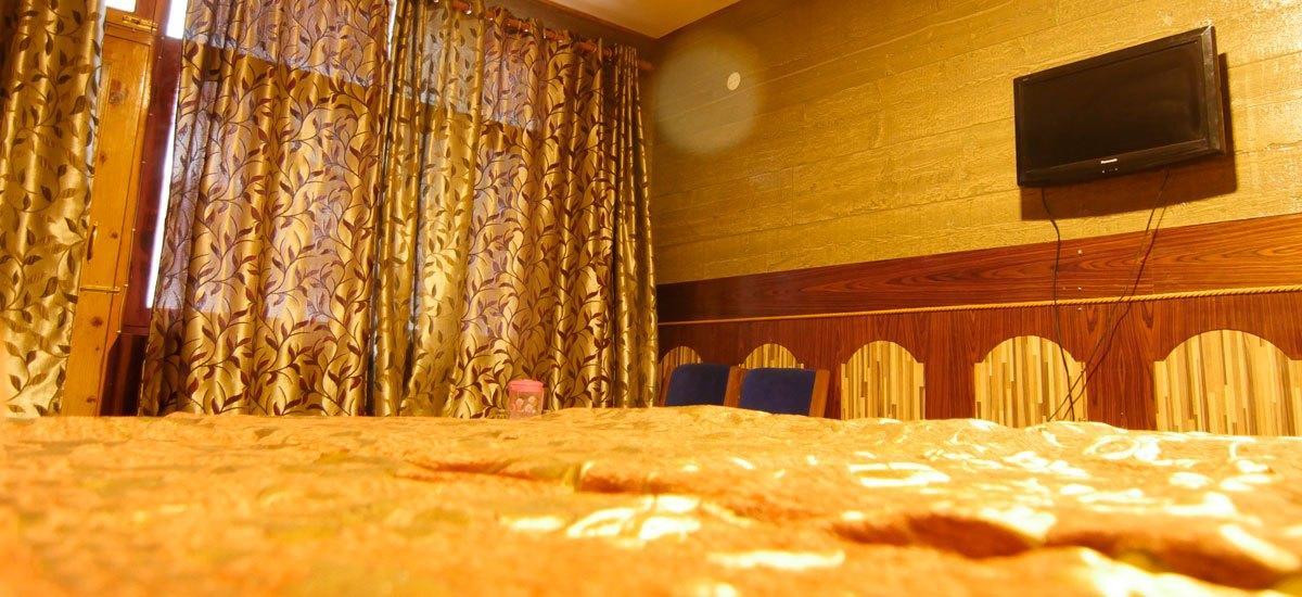 Hotel Tashila Manāli Exteriör bild