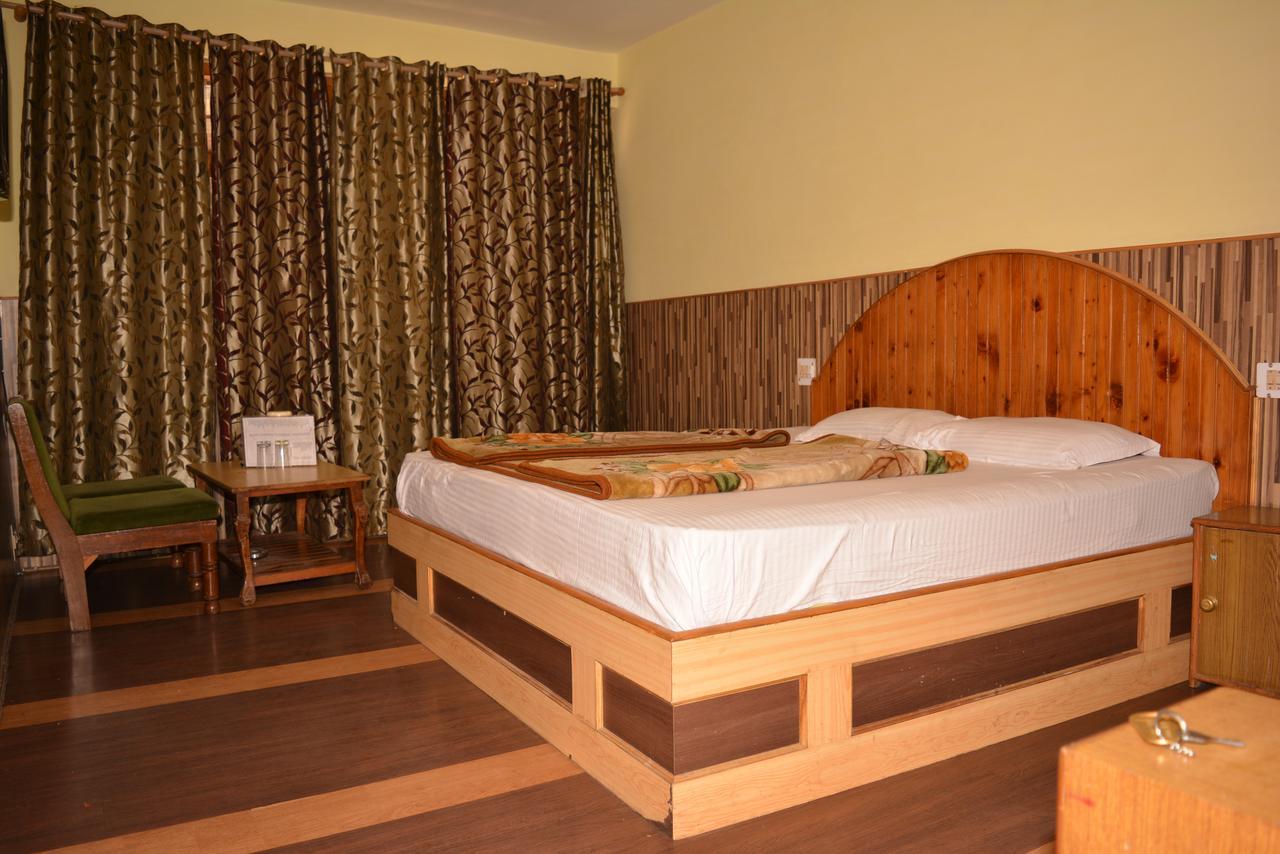 Hotel Tashila Manāli Exteriör bild