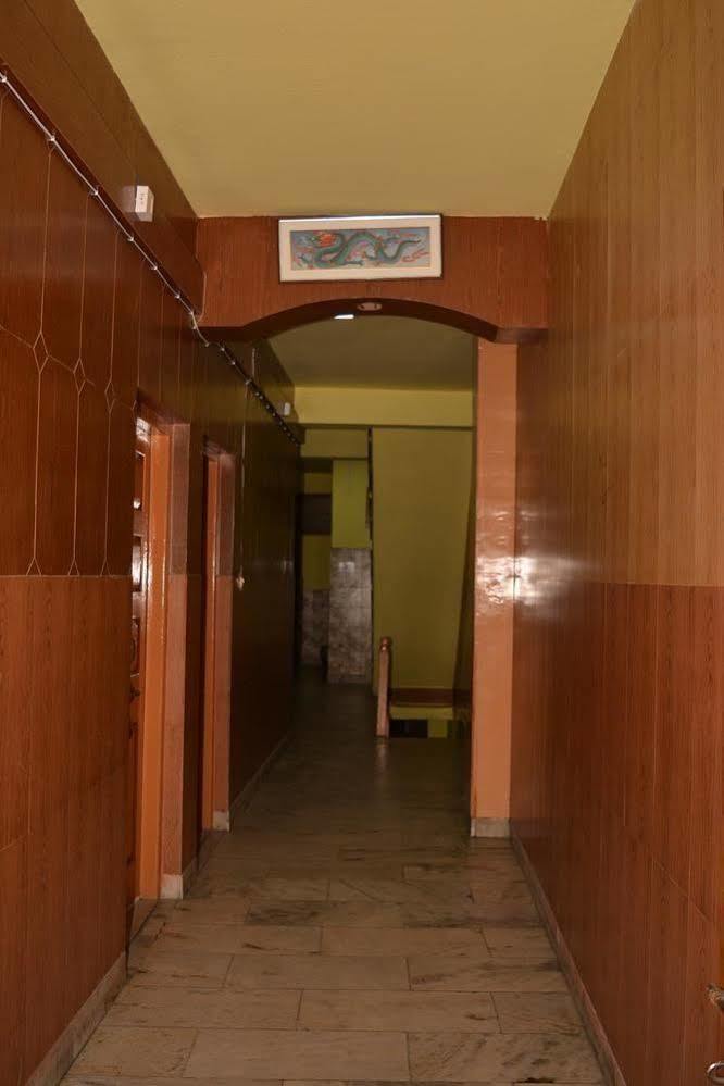 Hotel Tashila Manāli Exteriör bild